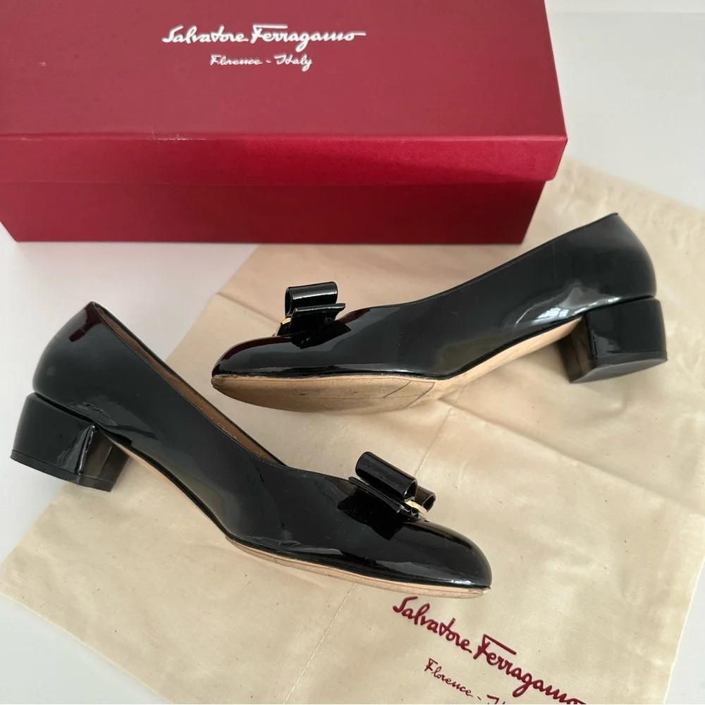 Ferragamo Vara Bow Low-Heel Pumps Patent Leather - Picture 2 of 9